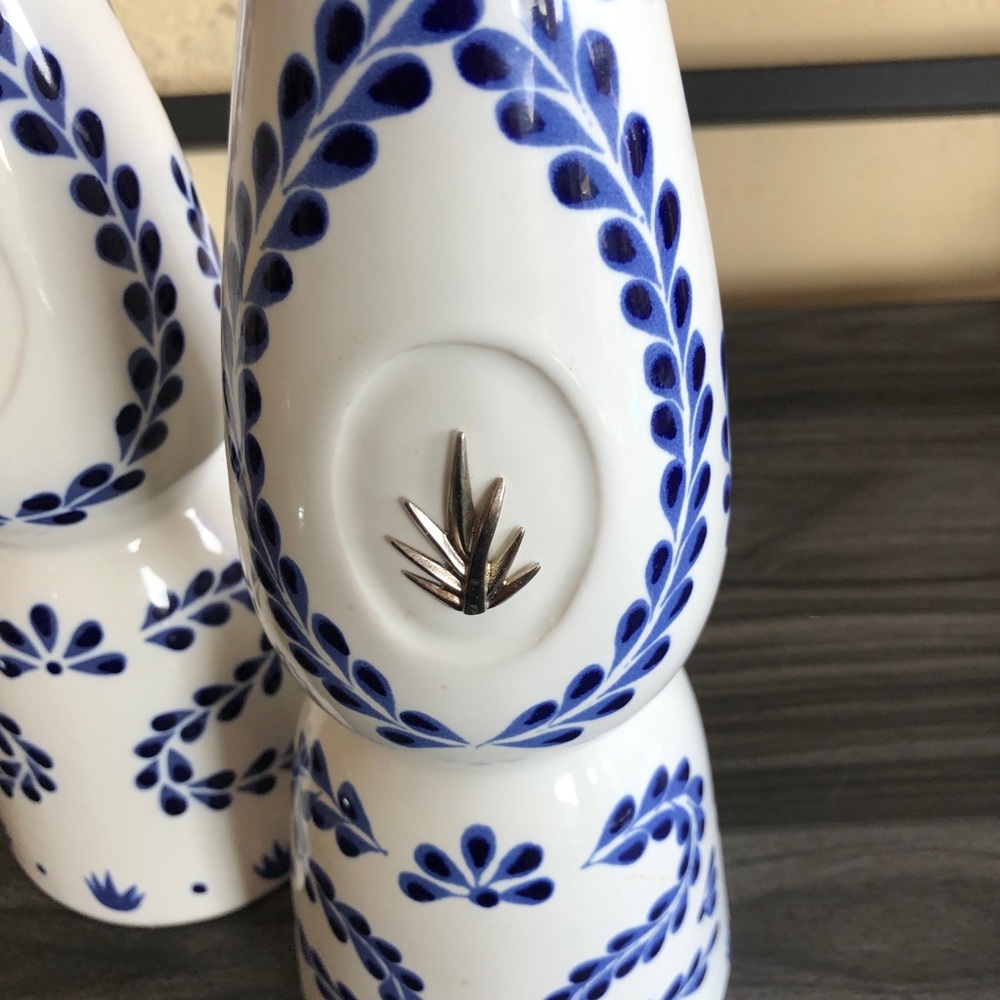 Clase Azul Reposado Tequila - Empty Ceramic Decanter - Picture 2 of 6